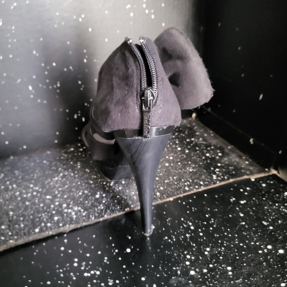 Michael Antonio Strappy Black Platform Heel (8) - Picture 3 of 7